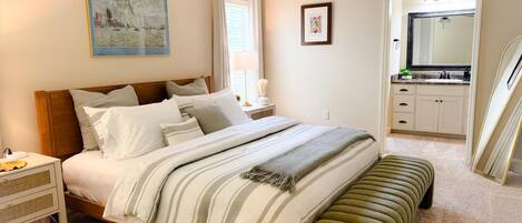 3 habitaciones, tabla de planchar con plancha y cuna de viaje