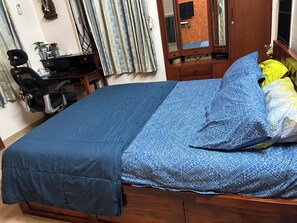 3 habitaciones, tabla de planchar con plancha, wifi y ropa de cama