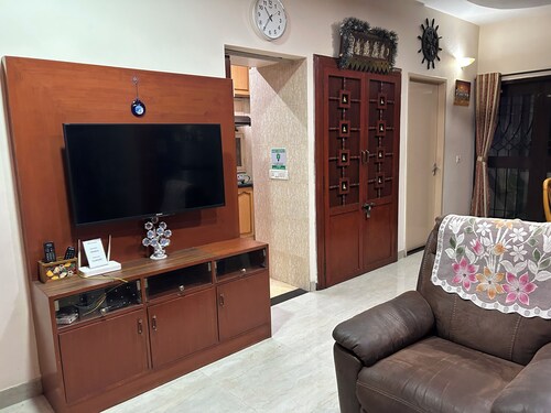 Cozy 3BHK - Heart of Vadapalani in Gated Community