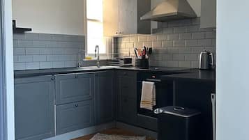 Frigorifero, forno, macchina per tè/caffè, bollitore elettrico