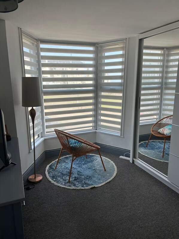 Interior - Cozy one bedroom apartment with a sea view ! (Margate)