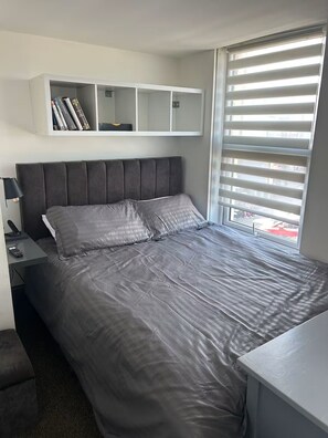 1 slaapkamer, een strijkplank/strijkijzer, reisbedje, wifi