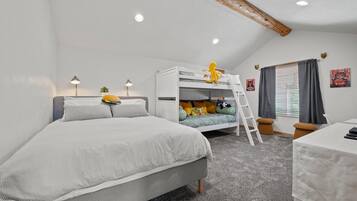 2 habitaciones, escritorio, tabla de planchar con plancha y wifi gratis