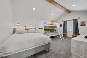 2 bedrooms, desk, iron/ironing board, travel crib