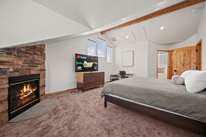 2 bedrooms, desk, iron/ironing board, travel cot - Paradise Adventures MH1110A|Near Powder Mtn |Hot Tub (Eden)