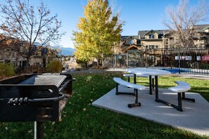 Outdoor dining - Paradise Adventures MH1110A|Near Powder Mtn |Hot Tub (Eden)