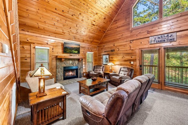 Téléviseur connecté, foyer, table de baby-foot