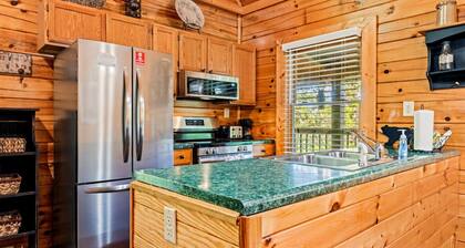 2BR Cabin w/Lake Access*Hot Tub*Game Room*Pets!