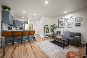 Smart TV, futbolito y tenis de mesa 