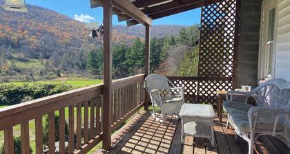 Stunning View 5-bedroom farmhouse in charming Bovina Center