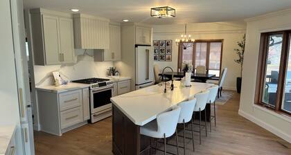 Charming 3-bedroom house in serene Lake Crystal with Chef's kitchen