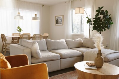 The Soleil House
Modern 3 Bedroom House + King Size Bed