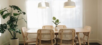 The Soleil House
Modern 3 Bedroom House + King Size Bed