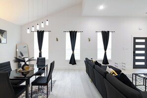 Interior - Entire Vacation House in Dallas that serves almost all your needs. (Dallas)