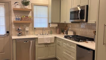 Micro-ondes, plaque de cuisson, lave-vaisselle