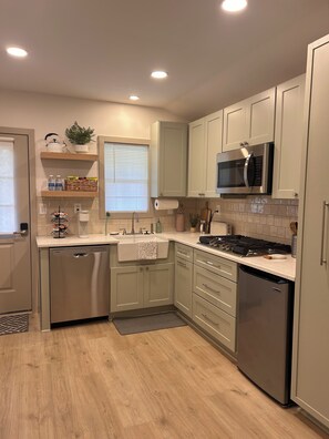 Microwave, stovetop, dishwasher