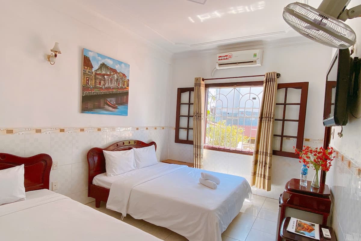 Minibar, bàn, truy cập Internet không dây miễn phí, bộ trải giường 