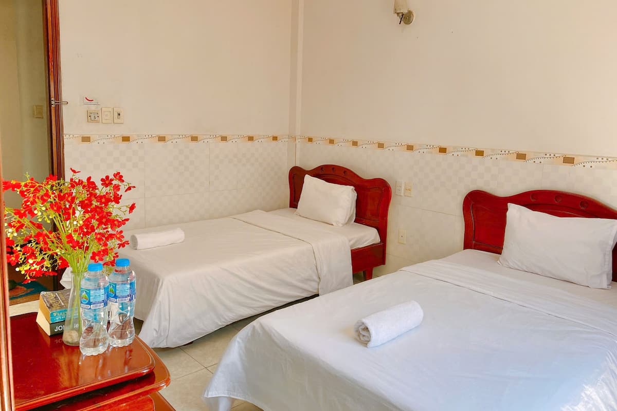 Minibar, bàn, truy cập Internet không dây miễn phí, bộ trải giường 