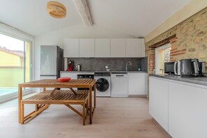 Fridge, microwave, oven, stovetop