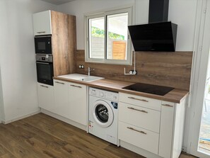 Micro-ondes, four, plaque de cuisson, lave-vaisselle