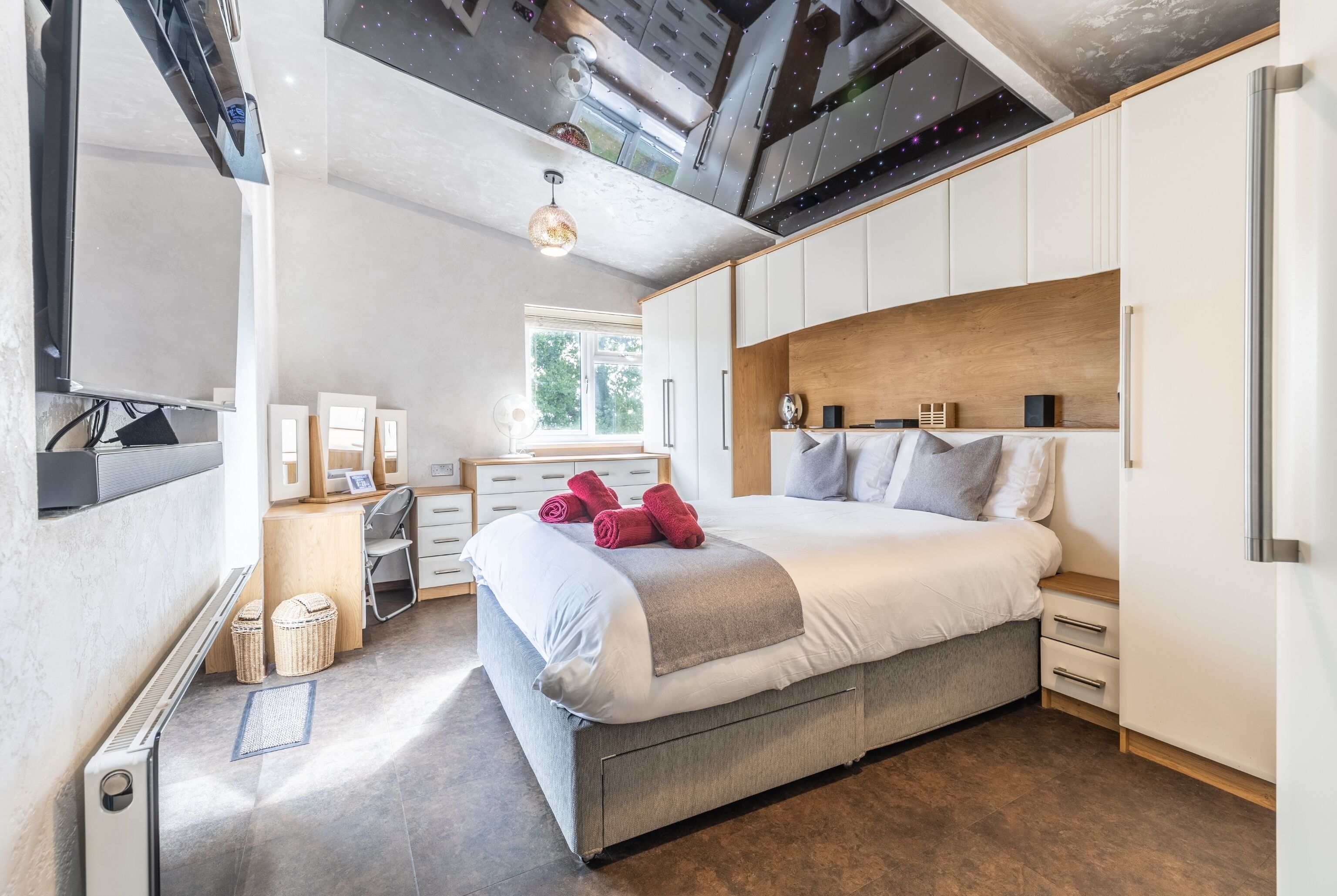 3 bedrooms, iron/ironing board, Internet, bed sheets