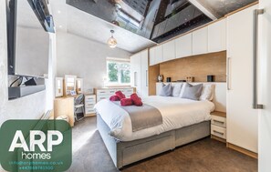 3 bedrooms, iron/ironing board, Internet, bed sheets