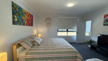 3 bedrooms, iron/ironing board, WiFi, bed sheets