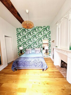 1 bedroom, travel cot, free WiFi, bed sheets
