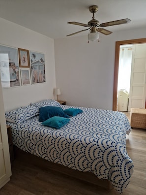 2 slaapkamers, een strijkplank/strijkijzer, wifi, beddengoed