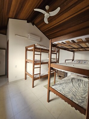 4 Schlafzimmer, Bügeleisen/Bügelbrett, Internetzugang, Bettwäsche