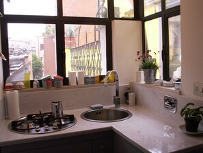 Private kitchen - Beautiful apartment in the heart of Trastevere! (Roma)