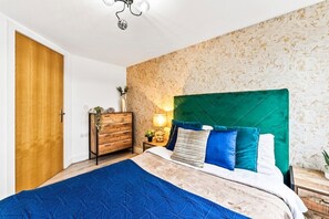 2 chambres, fer et planche à repasser, accès Internet, draps fournis