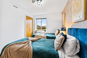 2 bedrooms, iron/ironing board, Internet, bed sheets