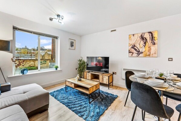 TV - 30% off! Stylish Apartment in Dewsbury - Sleeps 6- Newly Refurbished (Dewsbury)