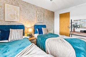 2 bedrooms, iron/ironing board, internet, bed sheets - 30% off! Stylish Apartment in Dewsbury - Sleeps 6- Newly Refurbished (Dewsbury)