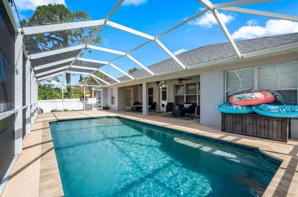 Outdoor pool, a heated pool
