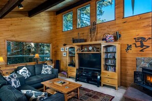 Smart TV, chimenea, videojuegos y reproductor de DVD 