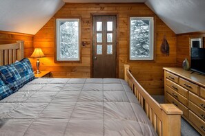 3 bedrooms, desk, iron/ironing board, free WiFi