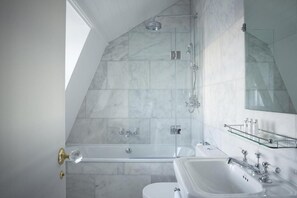 Bathroom - The House at Ramsgate (Ramsgate)