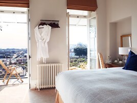 Deluxe Double Room, Balcony, Sea View | Soundproofing, iron/ironing board, free WiFi, wheelchair access