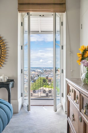 Luxury Suite, Balcony, Sea View | Room amenity