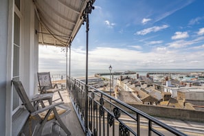 Luxury Suite, Balcony, Sea View | Room amenity