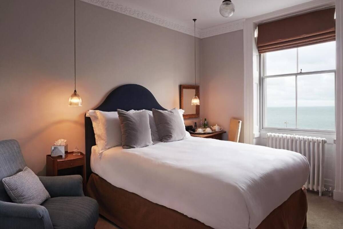 Classic Double Room, Sea View | Soundproofing, iron/ironing board, free WiFi, wheelchair access
