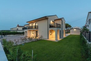 Exterior - Villa Domenica Medelina 5. City center, heated pool, jacuzzi, sauna (Rovinj)