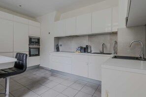 Apartment | Private kitchen | Fridge, microwave, oven, stovetop