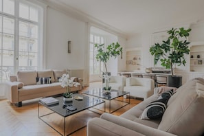 Apartment | Living area | Fireplace
