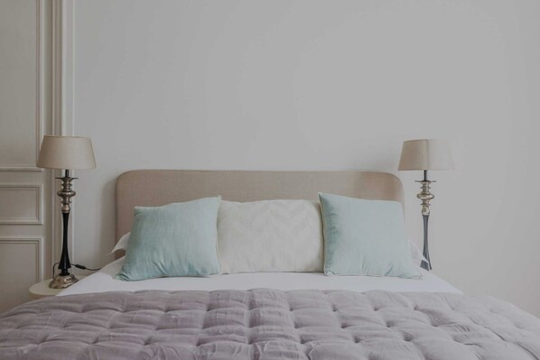 Apartment | 4 bedrooms, laptop workspace, iron/ironing board, bed sheets - Spacious Apartment - 5br/12p - Trocadero (Paris)