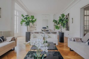 Apartment | Living area | Fireplace