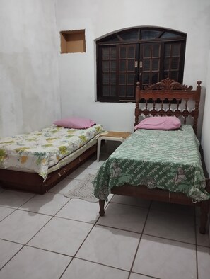 Iron/ironing board, internet, bed sheets