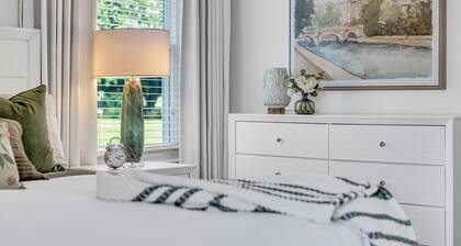 Pool, King size bed, quiet cul-de-sac... Welcome home!